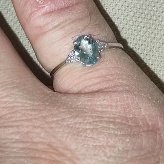 Anello in oro con Acquamarina e diamanti