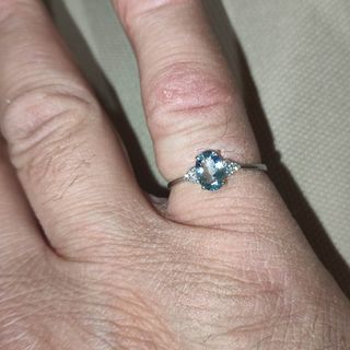 Anello in oro con Acquamarina e diamanti