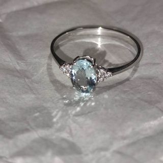 Anello in oro con Acquamarina e diamanti