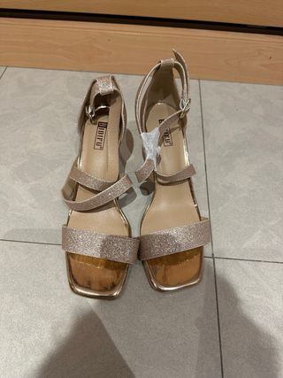 Tacones dorados purpurina