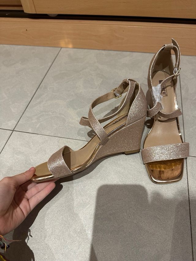 Tacones dorados purpurina