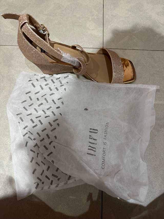 Tacones dorados purpurina