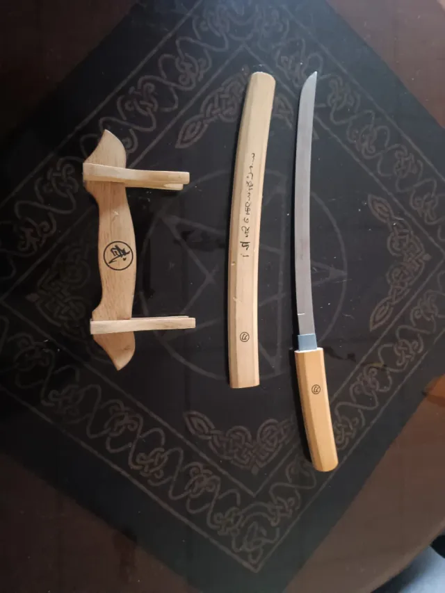 Katana de madera para entrenamiento