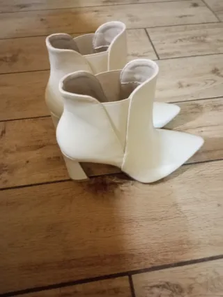 Stivaletti beige chiaroi donna n. 37