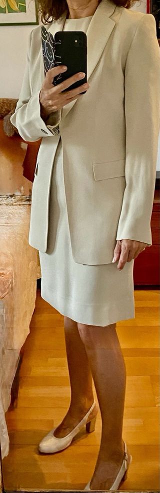 Traje Zara americana y vestido gris