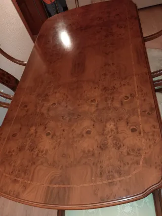 Mesa extensible madera y 6 sillas tapizadas