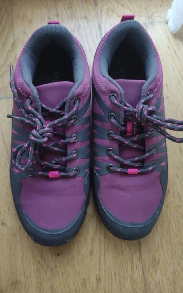 Zapatillas deportivas moradas y grises talla 37