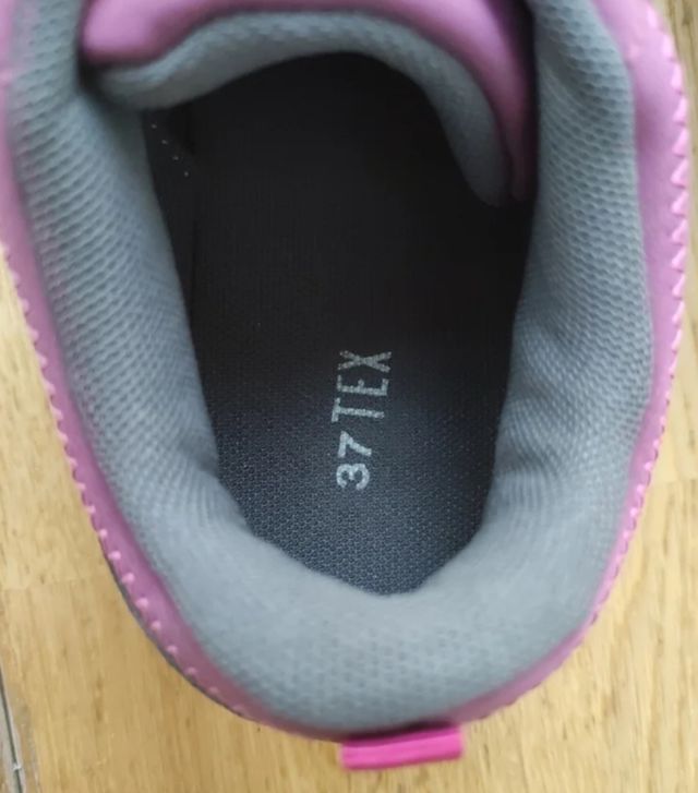 Zapatillas deportivas moradas y grises talla 37