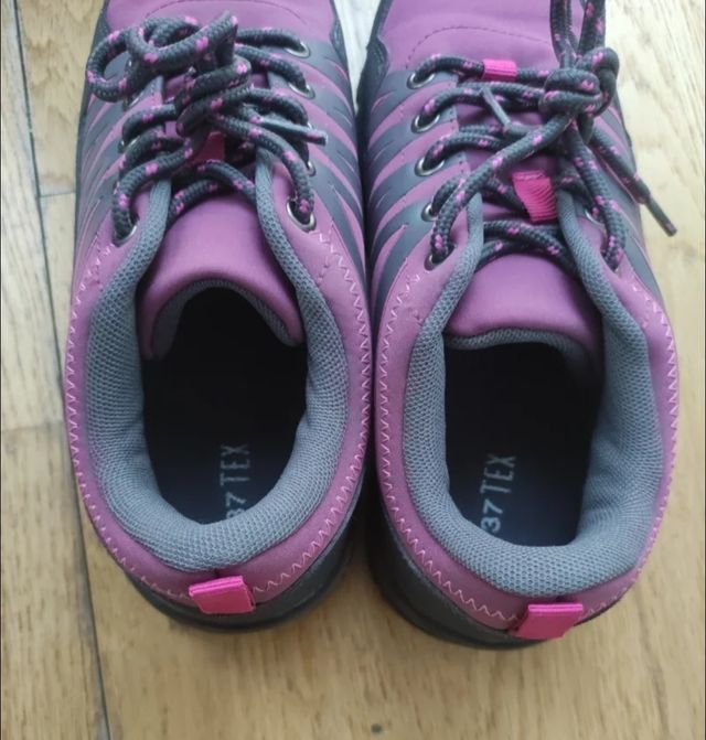 Zapatillas deportivas moradas y grises talla 37