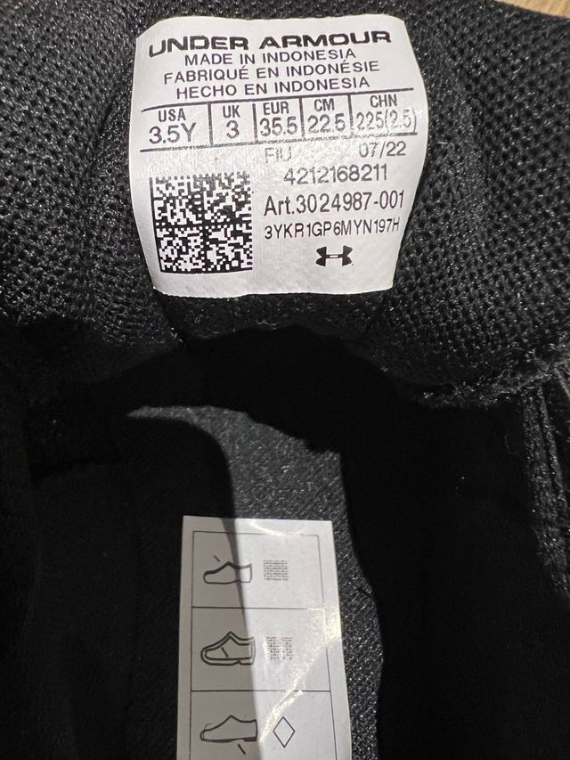 Zapatillas Under Armour NUEVA  35.5