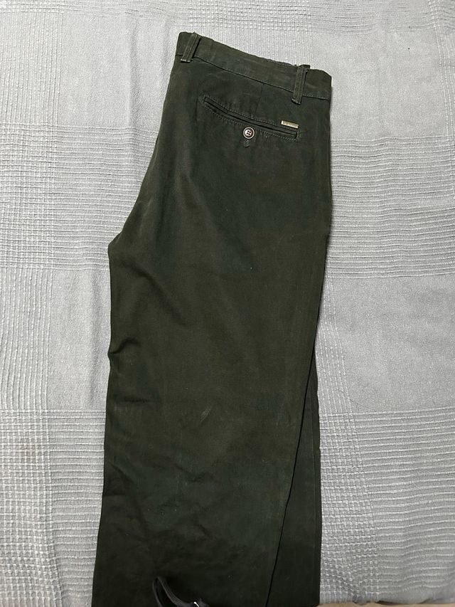 Pantalón verde botella