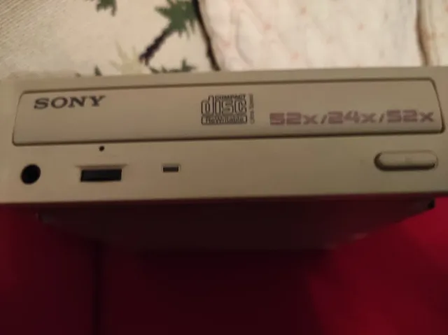 Reproductor y Grabador CD Sony 52x/24x/52x
