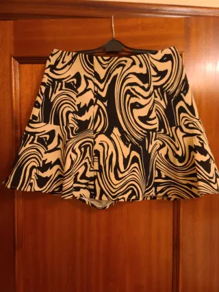 Falda pantalón estampada beige y negra