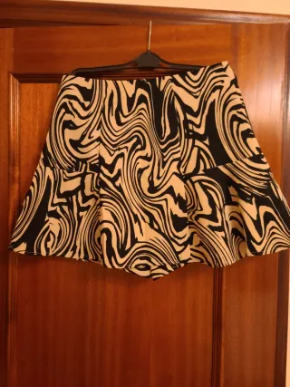 Falda pantalón estampada beige y negra