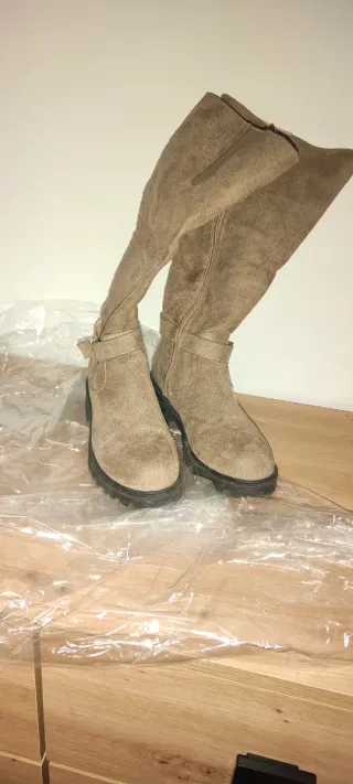 Botas altas marrones con cremallera