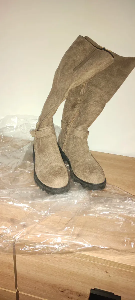 Botas altas marrones con cremallera