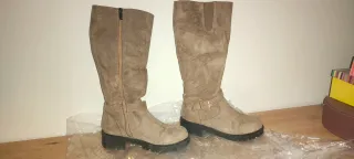 Botas altas marrones con cremallera