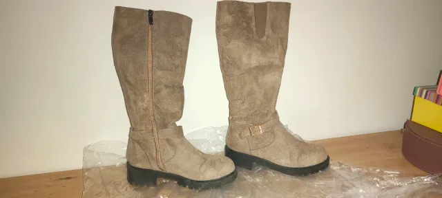 Botas altas marrones con cremallera