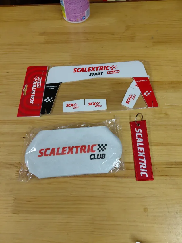 Pack Scalextric Club: Portal, llavero y más