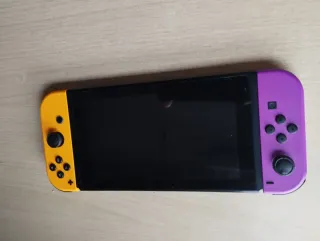 Nintendo Switch. Incluye funda y accesorios