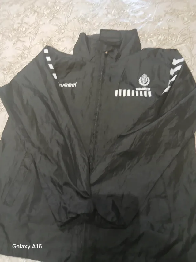 Chaqueta Hummel Negra