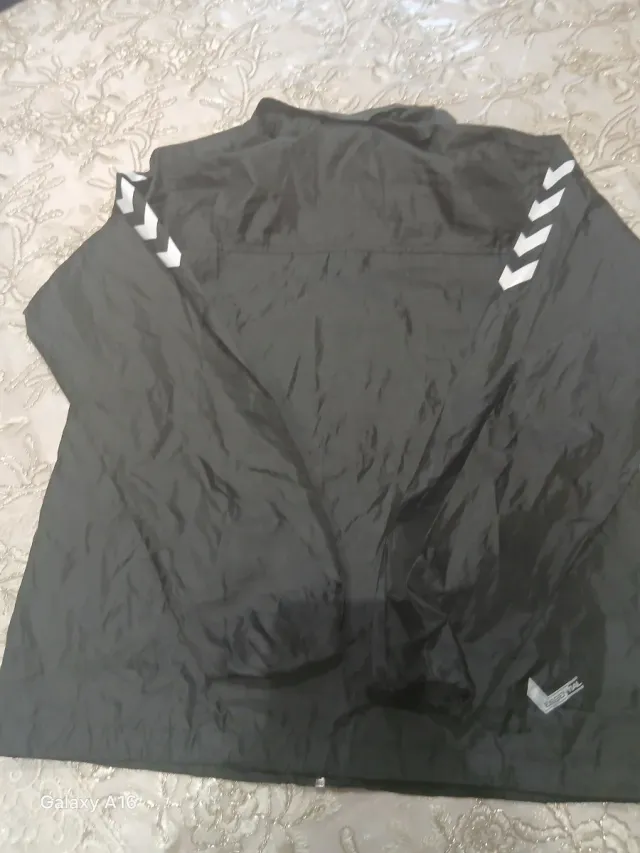 Chaqueta Hummel Negra