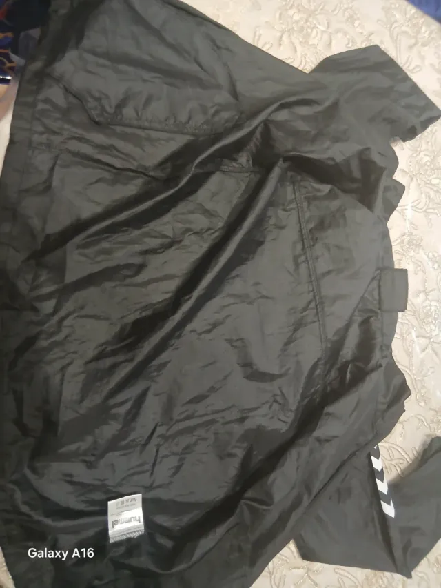 Chaqueta Hummel Negra