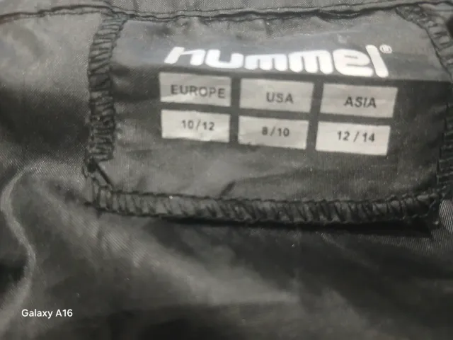 Chaqueta Hummel Negra