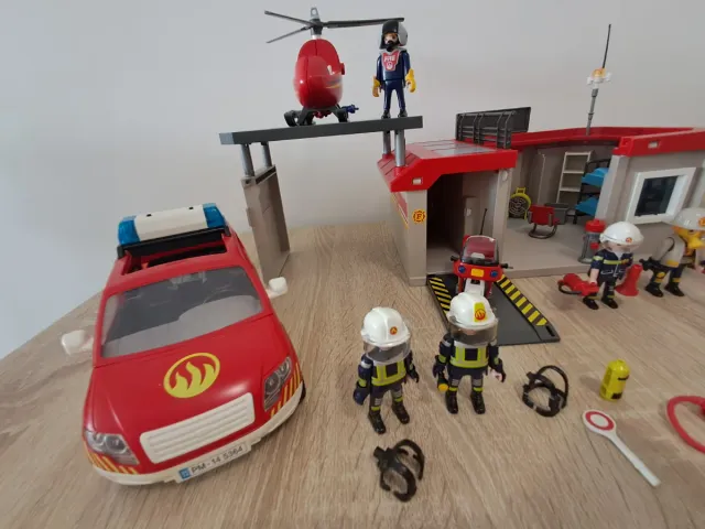 Lote Playmobil Bomberos: Coche, Helicóptero y Fig