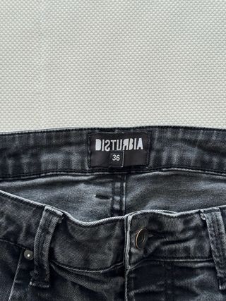 Pantalones Disturbia LoFi negros rotos