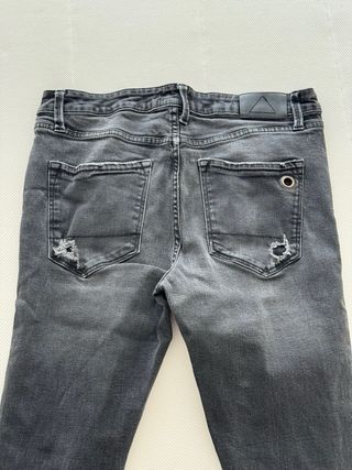 Pantalones Disturbia LoFi negros rotos