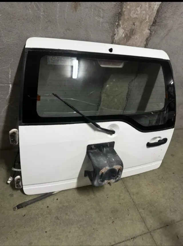 Portón Trasero Nissan Terrano 2