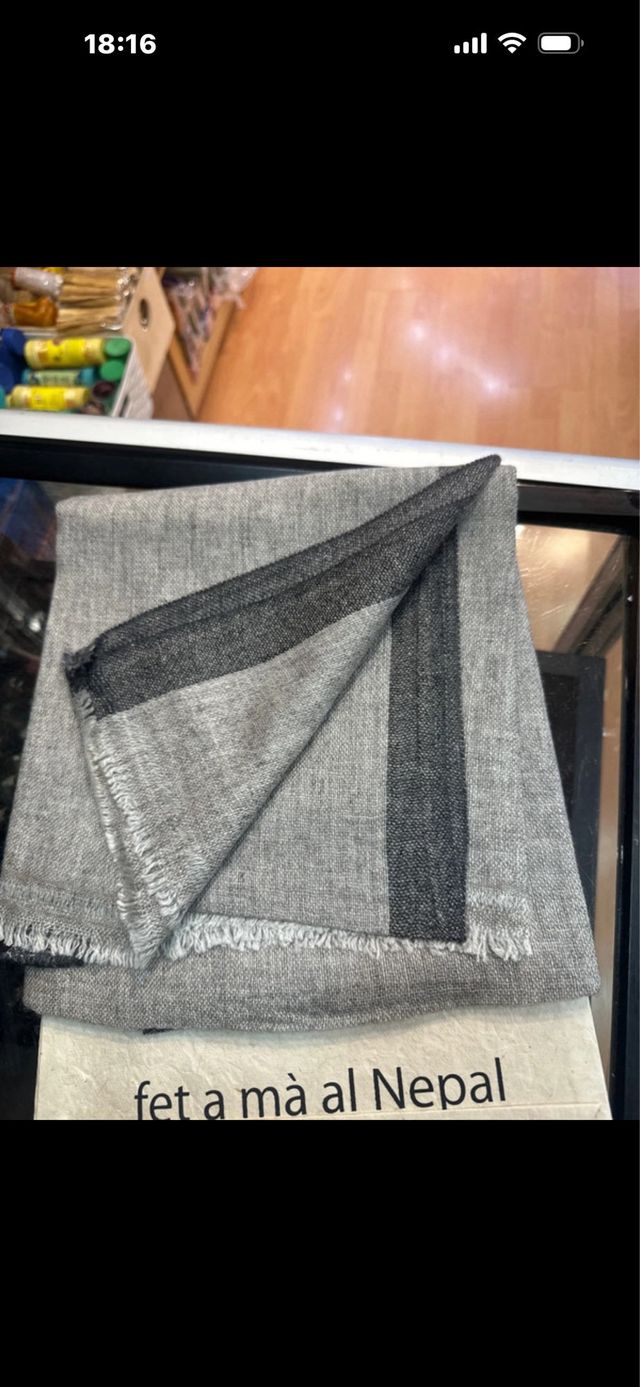Bufanda Pashmina Gris y Negra Hecha a Mano Nepal