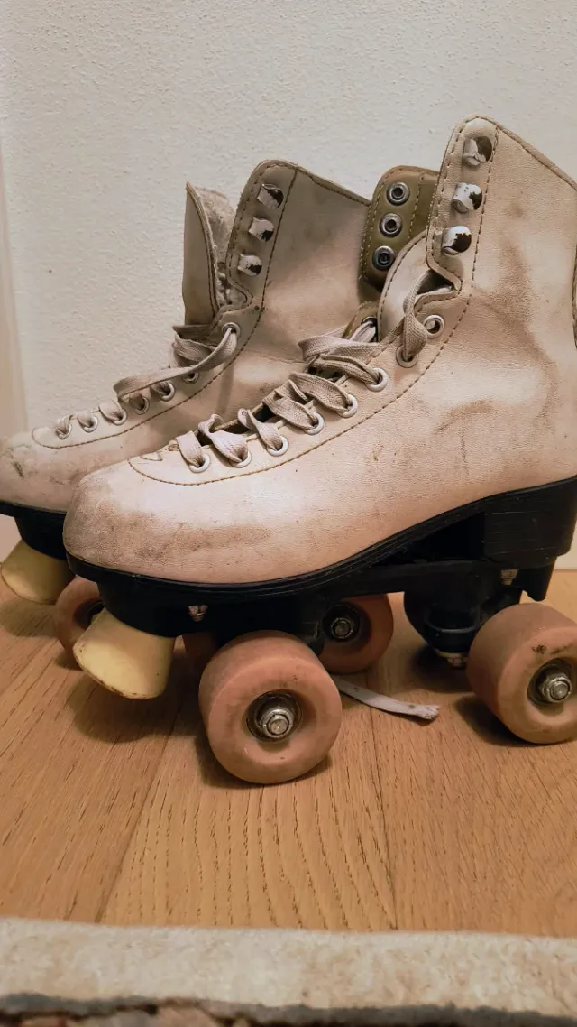 Pattini a 4 rotelle bianchi