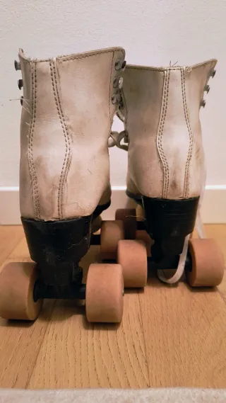 Pattini a 4 rotelle bianchi