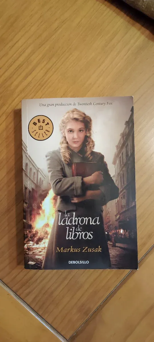La ladrona de libros / The Book Thief (Spanish ...