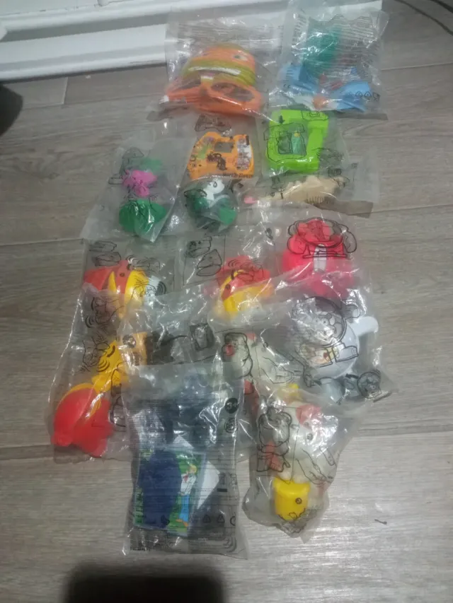 Lote de juguetes infantiles empaquetados