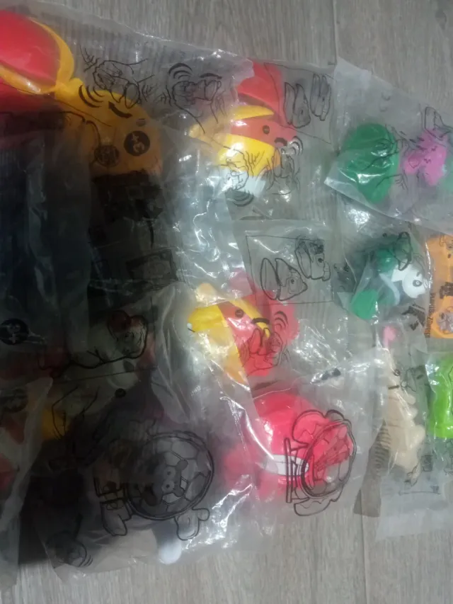 Lote de juguetes infantiles empaquetados