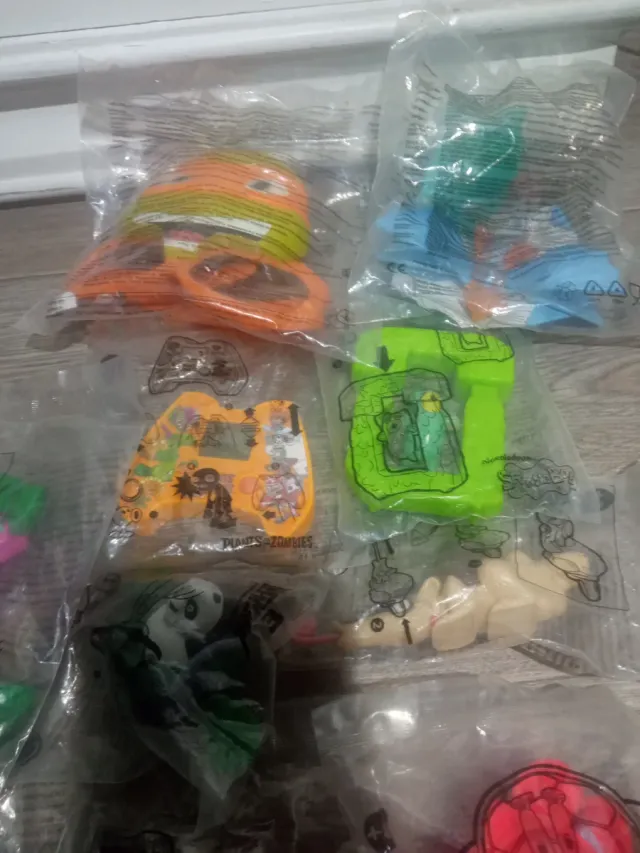 Lote de juguetes infantiles empaquetados