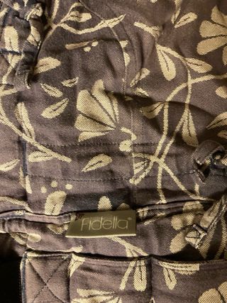 Mochila portabebés estampado floral