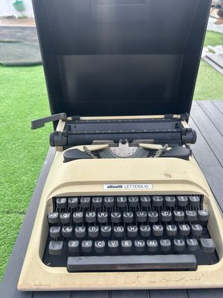 Máquina de escribir Olivetti Lettera 10