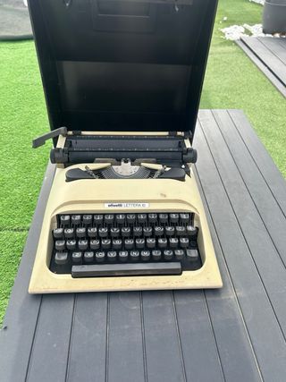Máquina de escribir Olivetti Lettera 10