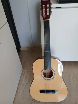 Guitarra Española Clásica de 92 cm largo con funda