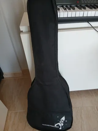 Guitarra Española Clásica de 92 cm largo con funda