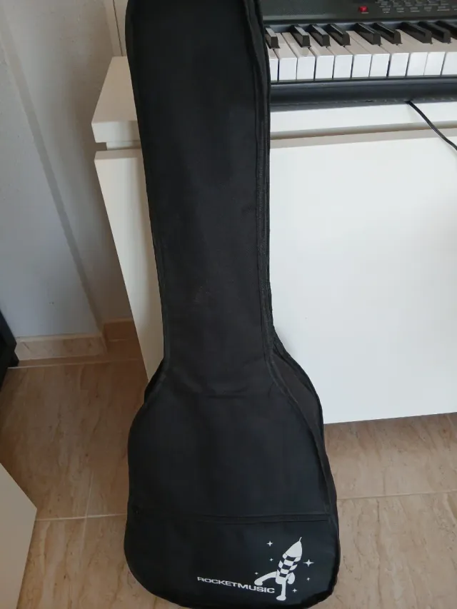 Guitarra Española Clásica de 92 cm largo con funda