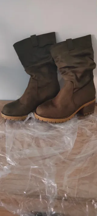 Botas caqui media caña