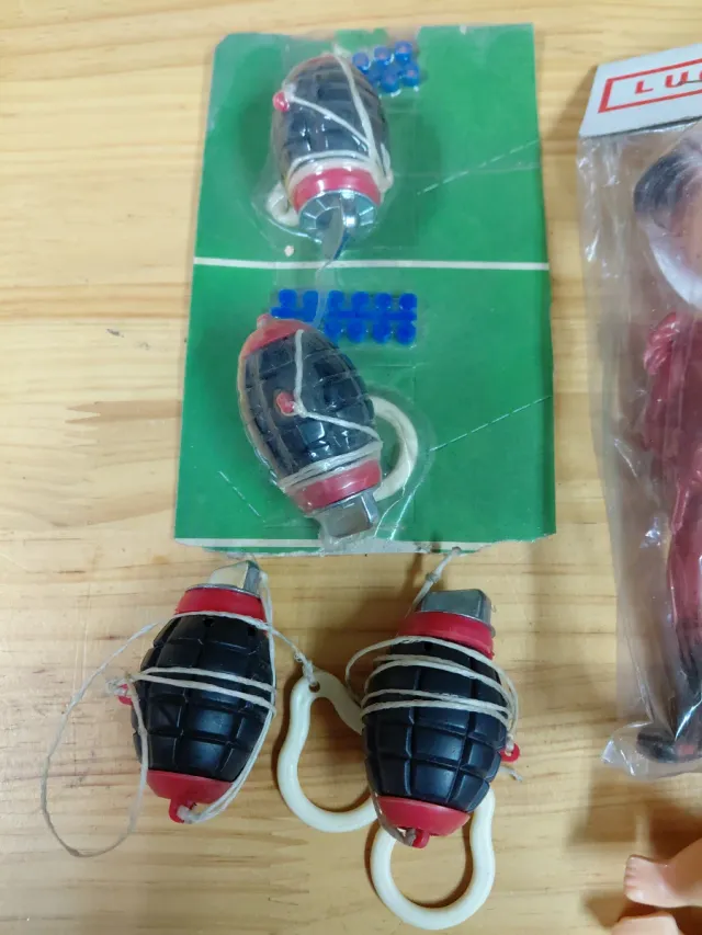 Lote juguetes quiosco: avión, muñeco, yo-yo