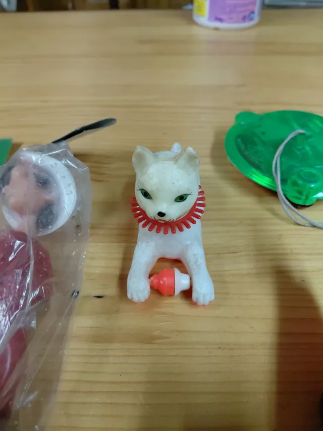 Lote juguetes quiosco: avión, muñeco, yo-yo