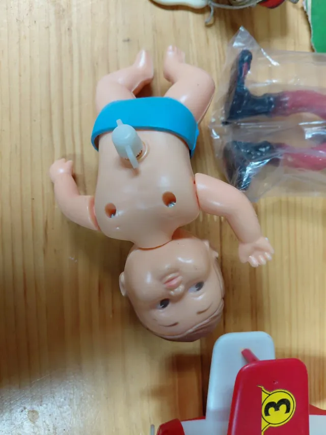 Lote juguetes quiosco: avión, muñeco, yo-yo