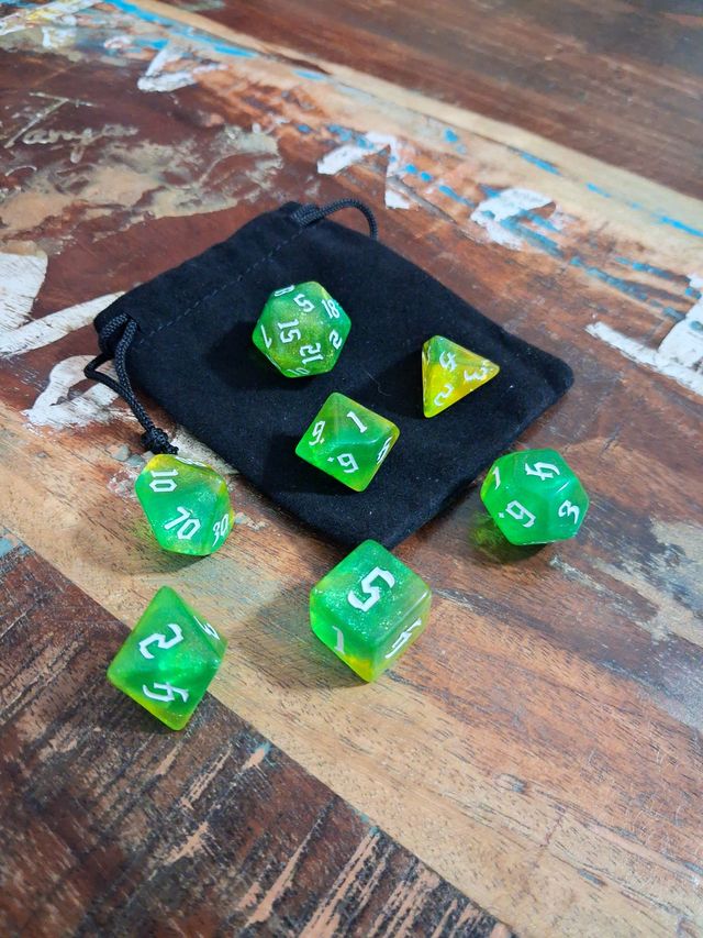 Set dadi poliedrici verdi e gialli